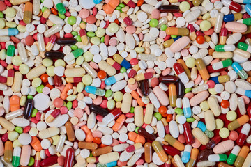 Fototapeta na wymiar Viele bunte Pillen Tabletten und Medikamente