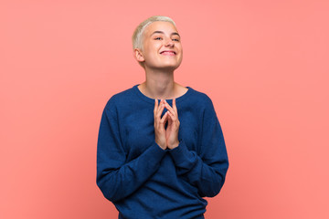 Teenager girl with white short hair over pink wall scheming something