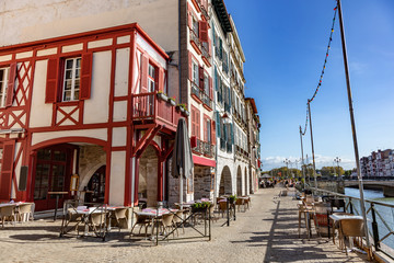 Fototapeta na wymiar Bayonne, France - View of restaurants and the Nive of the city of Bayonne.