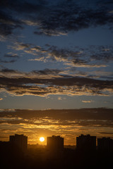Couché de soleil sur la ville