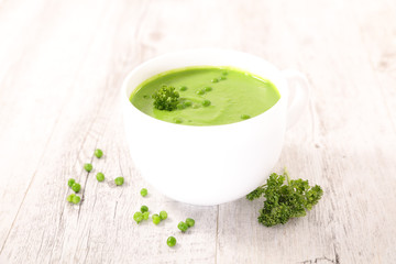 bowl of pea soup, green vegetable soup