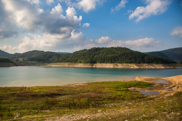 Fototapeta na wymiar Beautiful landscape of Zaovine lake on Tara mountain.