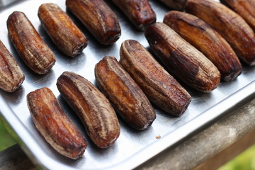 Many dried bananas are placed in a tray.