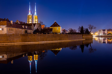 Fototapeta na wymiar View on The Cathedral of St. John the Baptist in Wrocaw at night. Poland