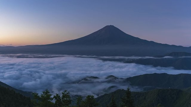 Timelapse of Mt Fuji and Lake Kawaguchi with fog during sunrise