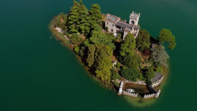 Aerial 4K - Lago D'Iseo (IT) - Isola di Loreto