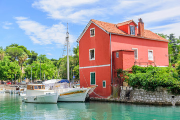 Fototapeta na wymiar Pleasure boats and fishing boats on the pier in Fosa Bay in the spa town of Zadar in Croatia.
