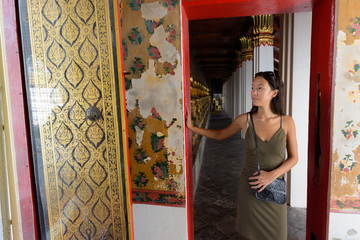 Young tourist woman exploring the city of Bangkok