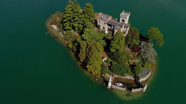 Aerial 4K - Lago D'Iseo (IT) - Isola di Loreto