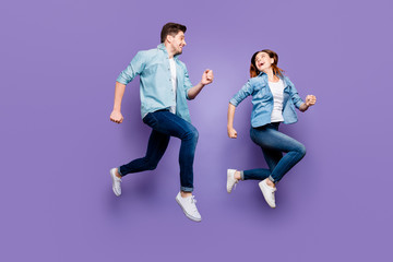 Fototapeta na wymiar Full body photo of fun romantic funny brown hair redhair spouses jump run enjoy weekends holidays wear modern spring outfit white sneakers isolated over violet purple color background
