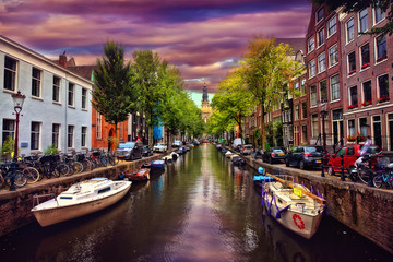 Fototapeta na wymiar Canals of Amsterdam in cloudy weather
