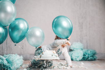 Cake smash kleines Kind Baby Torte essen chaos Dekoration - Variation 4