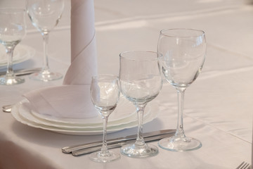 Table arrangement in very expensive haute cuisine restaurant
