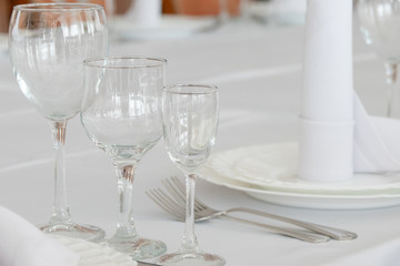 Table arrangement in very expensive haute cuisine restaurant
