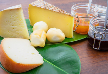 some mixed cheese on green leaf with jam