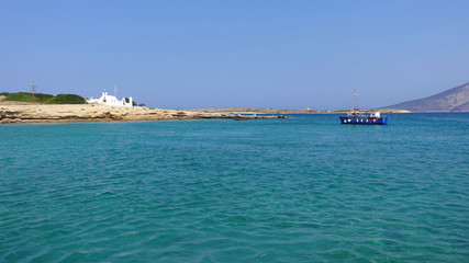 Fototapeta premium Amazing turquoise seascape of Kato Koufonisi, Small Cyclades, Greece