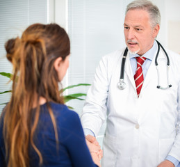 Fototapeta premium Doctor meeting a patient in his studio