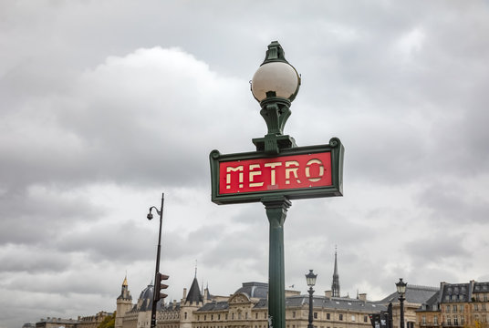 Paris Metro Sign Images – Browse 631 Stock Photos, Vectors, and Video |  Adobe Stock