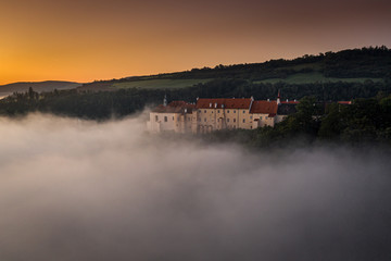 Nizbor is a castle rebuilt into a castle in the village of the same name in the district of Beroun....