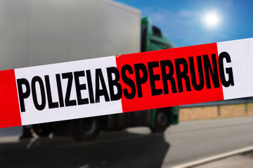 Polizeiabsperrung wegen Verkehrskontolle