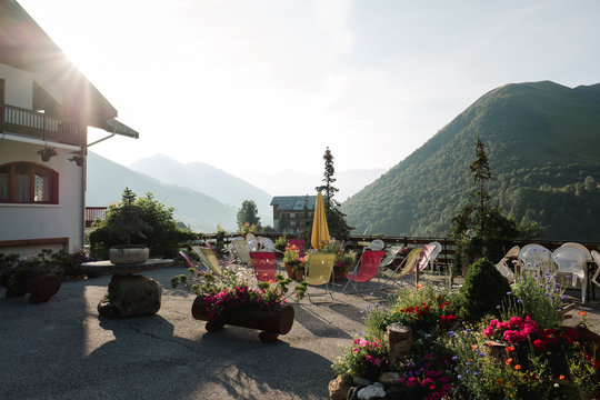 terrasse with lounge chair by chalet in the Alps in France