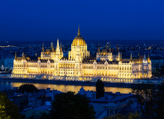 Fototapeta na wymiar Parliament in Budapest at night