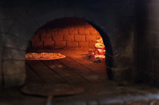 Food: pizza in stone oven