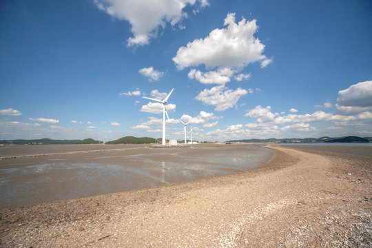 A wind farm with open sea lanes