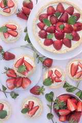 Strawberry cream tart from above