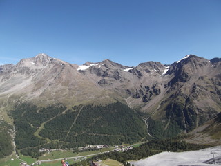 Berge mit Blauem Himmel