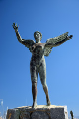 Statue am Hafen von Kalymnos
