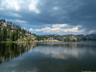 Fototapeta na wymiar Lake in Yellowstone