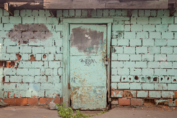 Texture walls and doors of the old garage