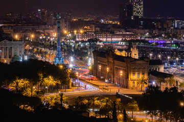 Paisaje de Barcelona de larga exposición  por la noche