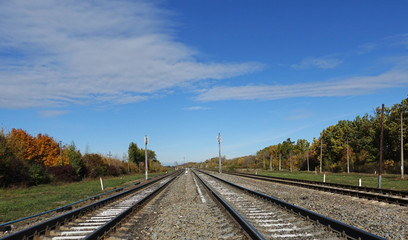 Fototapeta na wymiar Railroad tracks on a clear autumn day