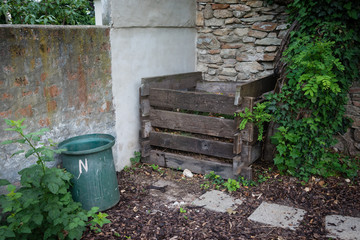 Obraz premium Compost bin in nature garden