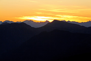 rosso tramonto sui profili del Lagorai; Val di Fiemme, Trentino