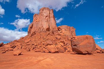 Fototapeta na wymiar Broken Rock around a Sandstone Monolith