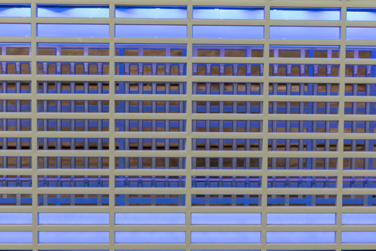 Insecticida el&eacute;ctrico, sistema de control de insectos con descarga el&eacute;ctrica