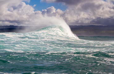 Naklejka premium Breaking Ocean waves view Landscape