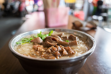 thin noodles with pork intestine