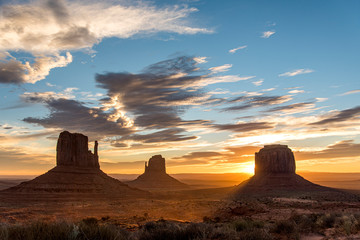 Fototapeta na wymiar First Sunrays of the Day over the Monument Valley Desert, USA/Arizona