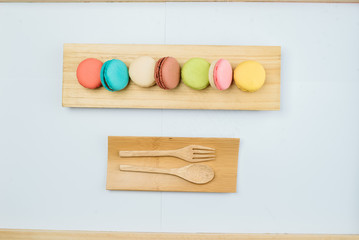 The background is full of various styles of macaron.