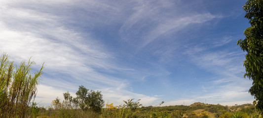 panorâmica com céu azul 