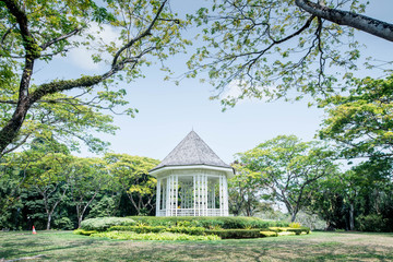 Obraz premium Beautiful pavilion In a garden full of green trees