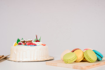 Cake on a special day for children makes children always happy and happy with sweet macarons.