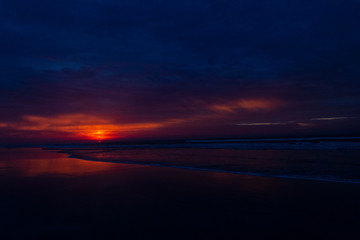 Fototapeta premium nascer do sol na praia