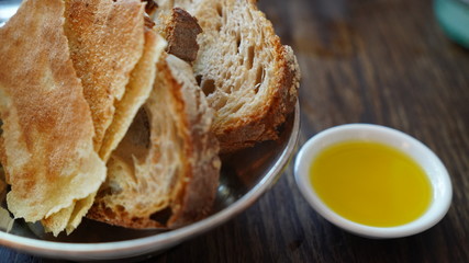 Imágenes de comidas obtenidas en diversos restaurantes de comida mediterránea en la ciudad de Barcelona.