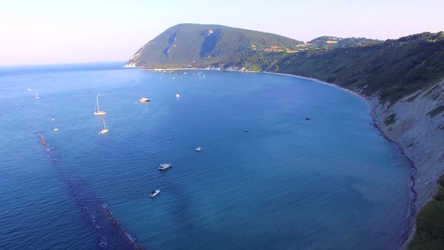 Lo scoglio del trave e mezzavalle visti dal drone