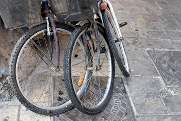 Wheel - a disk that rotates freely on the axis, allowing the body placed on it to roll